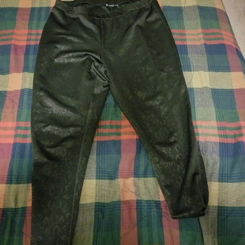 Black jaguar size 2x leggings with zippers